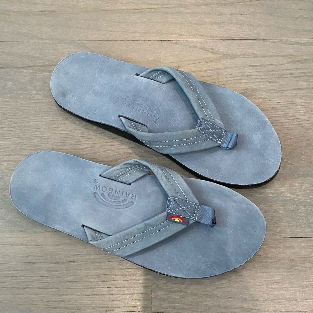 Mens Rainbows Large 9.5-10.5 NWOT